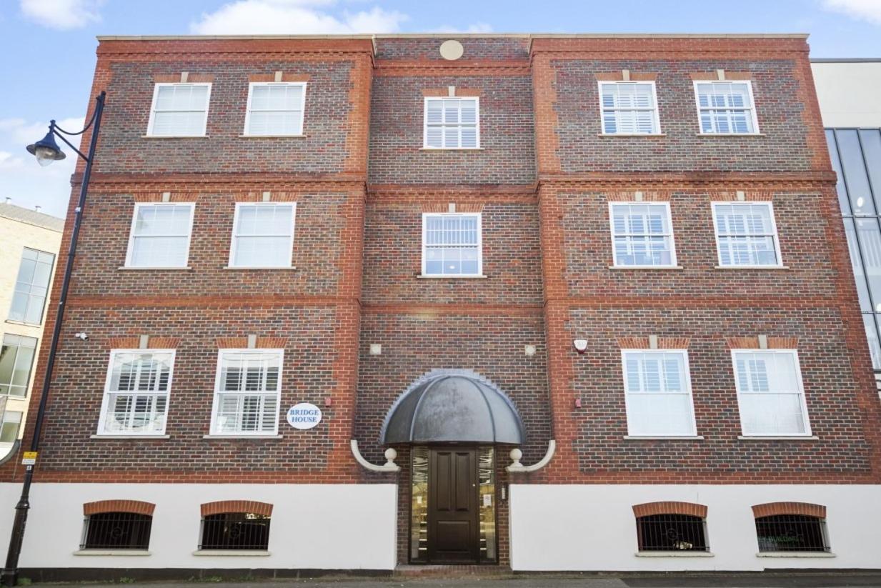 Apartmán Flat 1 Bridge House Staines-upon-Thames Exteriér fotografie